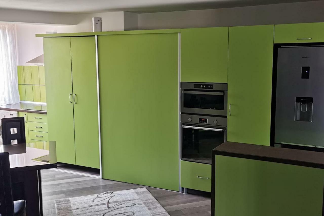 Luxury Apartment With Two Bedrooms And Large Living Room, 100 Square Meters, City Center Oradea Exterior foto